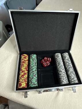 Las Vegas Themed Poker Chip Set with Aluminum Carrying Case